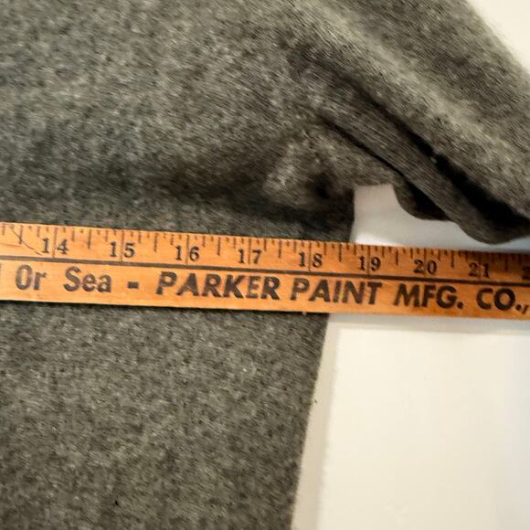 Everlane Women’s 100% Cashmere Sweater  V Neck Green Small Soft Cozy Staple - Picture 4 of 8